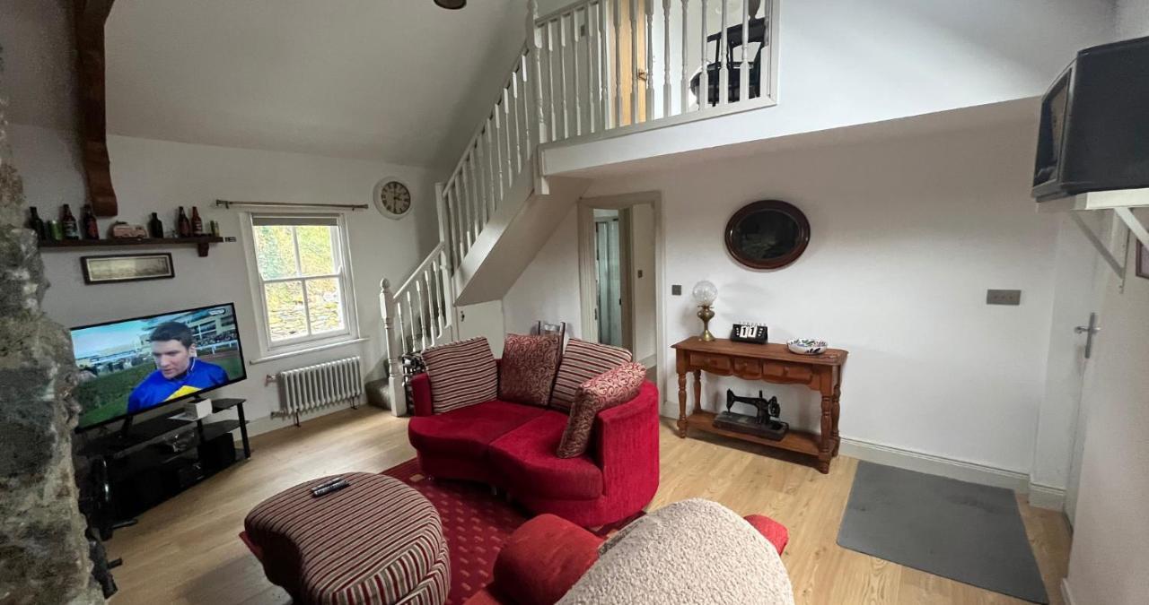 Newly Renovated Stone Cottage Located 2.5 Miles From Killarney Town Teernaboul Exteriör bild