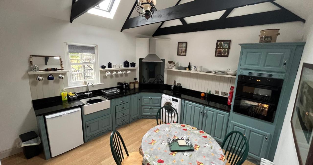 Newly Renovated Stone Cottage Located 2.5 Miles From Killarney Town Teernaboul Exteriör bild